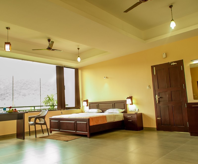 deluxe-king-size-room deluxe-king-size-room